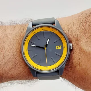 نمای نزدیک ساعت کاترپیلار CAT مدل LJ.140.24.427