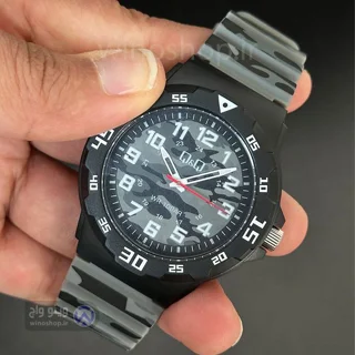 نمای جلوی ساعت مچی آنالوگ اسپرت  Q&Q با صفحه استتاری Camouflage بند ارتشی