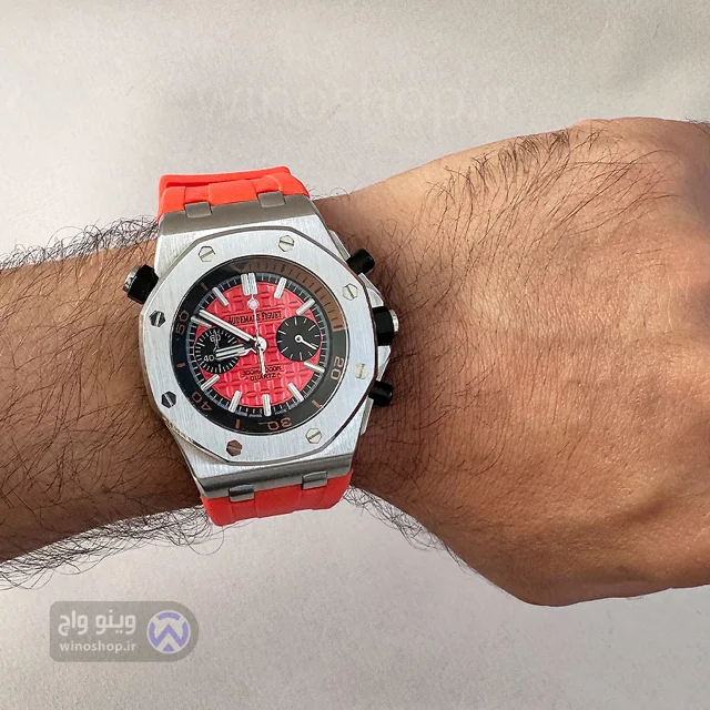 ساعت اسپرت Audemars Piguet مدل royal offshore رنگ نارنجی روی مچ دست ضد ضربه و مقاوم